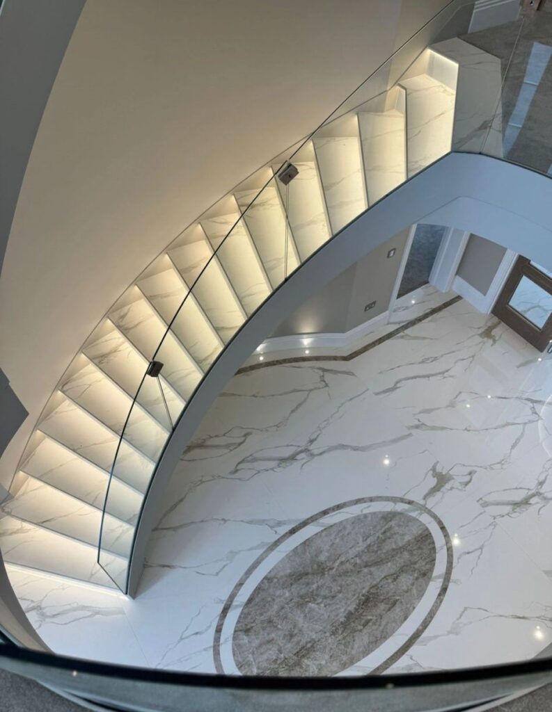 Marmo: vantaggi del materiale caratteristiche e realizzazioni scale in marmo